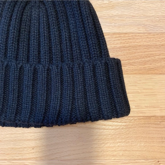 Uniqlo Heattech black ribbed beanie winter hat - Picture 3 of 9